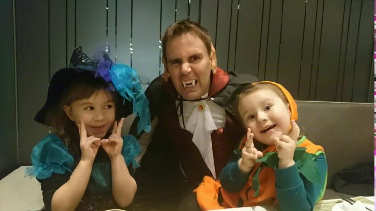 バイリンガル姉妹 ハロウィン仮装ちょっと怖いディナー【フリュティエ】