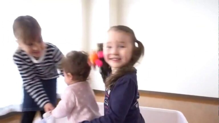 お家でレストラン！バイリンガル姉妹