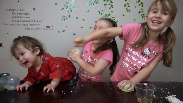 はじめての小麦ねんど作り♪　バイリンガル姉妹