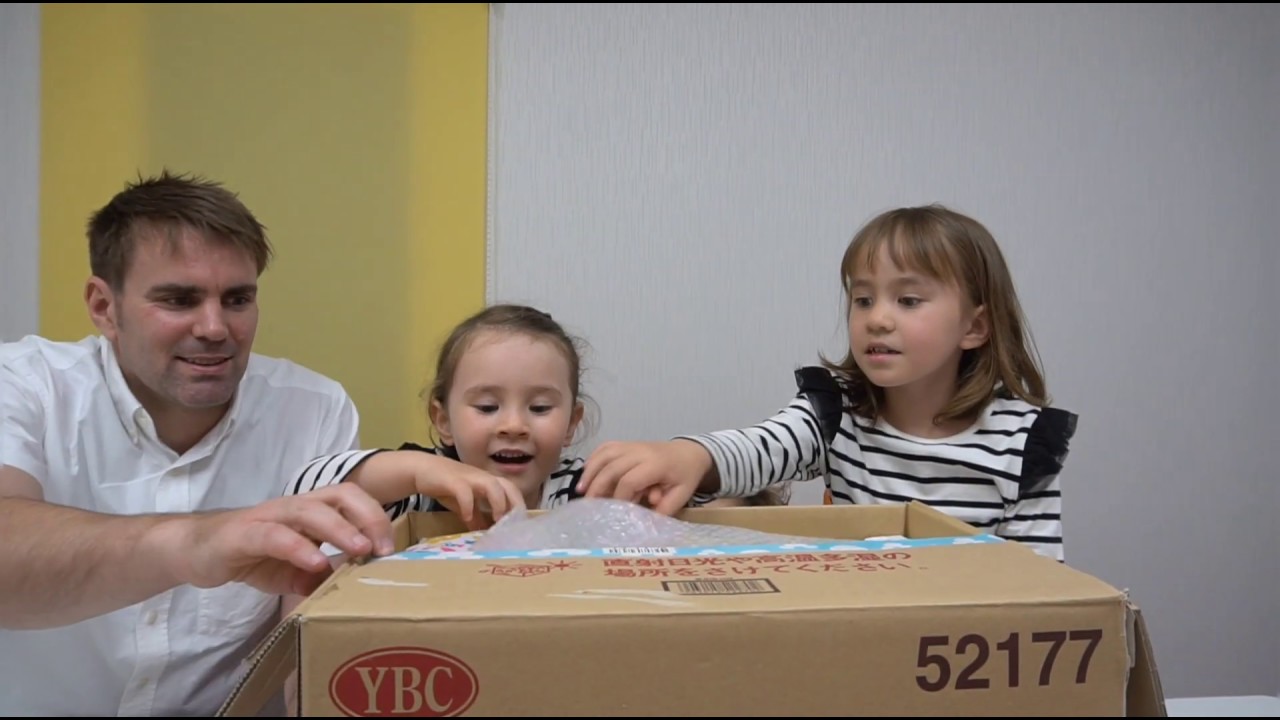 YouTubeランドから少し早めの誕生日プレゼント！バイリンガル姉妹