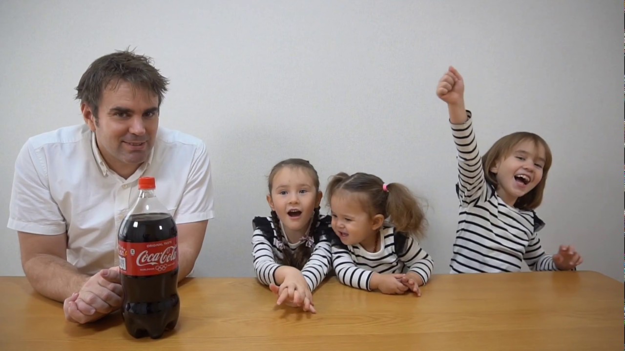 一気飲みの達人！コーラ２リットル一気飲みチャレンジ！バイリンガル姉妹【閲覧注意】