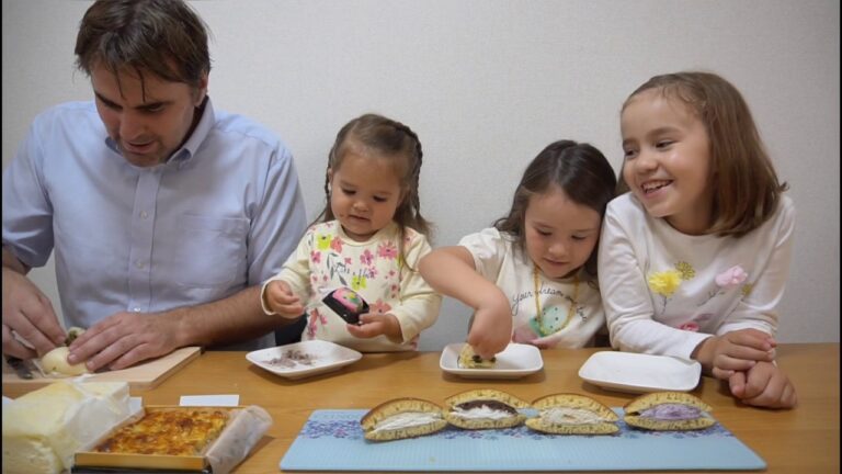 あっ！間違ってマミーが映っちゃったよ！バイリンガル姉妹